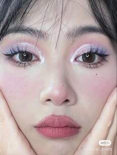 Ethereal Prom Makeup, Korean Makeup Colorful, Ulzangg Makeup, Purple Douyin Makeup, Lilac Makeup Look, Double Eyelid Makeup, Lavender Eye Makeup, Ethereal Makeup Looks, Cool Tone Makeup