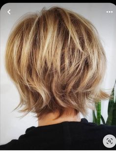 hair tools Messy Hairstyles For Fine Hair, Razor Cut Bob For Fine Hair Short, Short Hair From The Back, Sassy Bob Haircut, Razor Cut Hairstyles, Razor Cut Bob, Razor Cut Hair