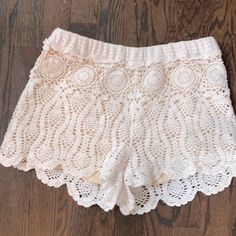 Perfect For Everyday Or Beach Day! Nude Underlay Makes These Very Sexy On! New Without Tags And Fit Generously :) Mermaid Crochet, Tan Crochet, Crochet Shorts, Big Little, Knit Shorts, Summer 2024, Beach Day, Anthropologie, Mermaid