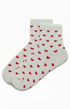 Heart Socks Cute Fall Socks, Hart Socks, Heart Socks Aesthetic, Brandy Melville Heart Socks, Cool Socks Aesthetic, Christmas Wishlist For Teens, Red Heart Socks, Cute Socks Aesthetic, Socks With Hearts