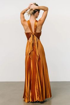 Stand out in our flattering Sandra Pleated Maxi Dress that comes in a Copper color. This dress will make you feel like a statement in any room! Copper Cocktail Dress, Copper Bridesmaid, Terracotta Dress, Copper Bridesmaid Dresses, Beach Bridesmaid, Fall Wedding Bridesmaids, Beach Bridesmaid Dresses, Beach Wedding Guests, Beach Wedding Guest Dress