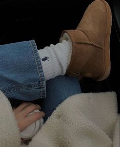 Mini Uggs Outfit, Ugg Classic Mini, Fall Fits, Winter Fits, Clean Girl