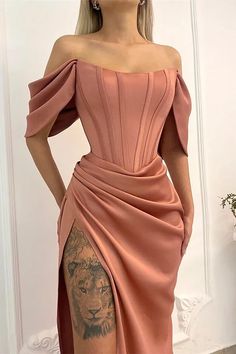 Elegant Graduation Dress, Soiree Outfits, African Wear For Women, African Evening Dresses, Prom Dress With Split, Boxy Dress, African Party Dresses, Chic Evening Dress, Elegant Gowns