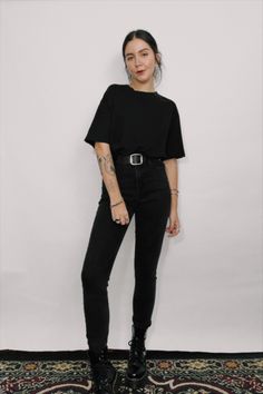 Edgy All Black Work Outfits, Black Outfits For Work Casual, Black Wardrobe Aesthetic, All Black Outfit For Work Summer, Cosmetology Outfits Ideas All Black, Black Edgy Outfit, All Black Office Outfit, Edgy Office Outfit, Hispanic Fashion