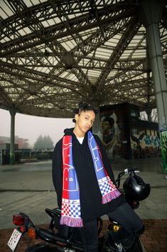 Scarf Aesthetic, Scarf Photography, Scarf Outfit, Luxury Scarves, Football Equipment