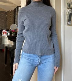 90s Y2K Gray Ribbed Cotton Long Sleeve Turtleneck Top by The Limited, tagged a size M. Best fits a size S-M. 100% cotton. There is some light wear around the armpits. Shown on an XS, 5'3". Measurements: Pit to Pit: 16.75" Waist: 14.75" Length: 21.75" Sleeve Length: 23.75" Gray Turtleneck Outfit, Gray Turtleneck, Turtleneck Top, Long Sleeve Turtleneck, Work Clothes, Turtle Neck Top, The Limited, Danganronpa, Womens Clothing Tops