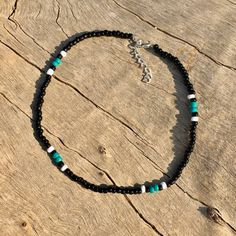 Western Style Cowgirl Beaded Choker Necklace. It Is Adjustable, Lightweight And Perfect For Any Occasion. Western Beaded Bracelets, Beaded Cactus, Beaded Chocker, Stained Glass Necklace, Mixed Beads Necklace, Cactus Necklace, Jewelry Western, Black Leather Necklace, Gold Snake Chain