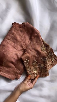 Handwork Designs, Casual Blouse Designs, Designs Blouse, Latest Bridal Blouse Designs, Cotton Blouse Design, Best Blouse Designs, Saree Blouse Neck Designs, New Saree Blouse Designs, Traditional Blouse Designs