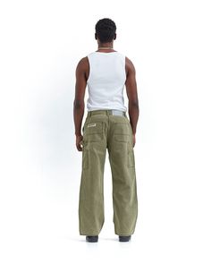 Straight loose fit pants. Stone-washed green canvas. 100% heavy cotton fabric. Zipper closure with Cold engraved on button. Triple stitch. Double Knee Reinforcement. Tool pockets and hammer loop. Male (182cm, 5'11"): M - National Shipping 24-48H (Spain / Portugal) - CORREOS EXPRESS - European Shipping 48-72H - FEDEX - International Shipping 5-7 working days - FEDEX Double Knee Pants, Broken Record, Cold Culture, Loose Fit Pants, Best Pants, Spain Portugal, Knee Pants, Spain And Portugal, Fit Pants