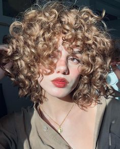 3a Hair, Dyed Curly Hair, Curly Hair Cuts, Hair Photo, Dream Hair, Curly Girl, Curled Hairstyles, Pretty Hairstyles, Hair Hacks