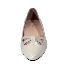 Elegant Fitted Closed Toe Flats, Fitted White Ballet Flats, Elegant Fitted Slip-on Flats, Fitted Beige Ballet Flats, Feminine Closed Toe Formal Flats, Classic Cream Pointed Toe Ballet Flats, Fitted Ballet Flats With Removable Insole, Classic Closed Toe Flats, Classic Fitted Closed Toe Flats