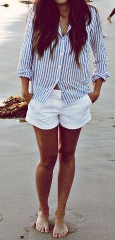 Cute shirt White Beach Wear, Summer Beach Outfit, Fashion Mode, Mode Inspiration, Spring Summer Outfits, Street Styles, Holiday Outfits, Striped Shirt