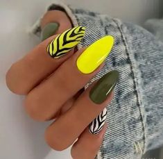 2024 Neon Spring Nails: Brighten Your Look with Vibrant Colors Zebra Acrylic Nails, Unghie Nail Art, Sassy Nails, Heart Nail, Green Nail, Neon Nails, Yellow Nails, Fancy Nails