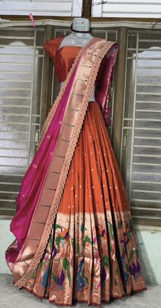 Paithani Lehanga Designs, Lehengas For Bride Sister, Paithani Half Saree, Party Wear Saree Look, Paithani Lehangas, Half Saree Blouse Designs, Traditional Half Saree Designs, Pattu Half Saree, Paithani Lehenga