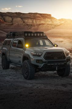 Toyota Tacoma Over-landing gear. Diode Dynamics SS5 CrossLink 7-Pod LED Light Bar Tacoma Modified, Total Internal Reflection