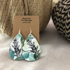 Gorgeous, Handmade Wooden Earrings, Delightfully Designed In A Natural Leaf Print. Makes Any Outfit Really Pop! Lightweight And Easy On The Ears. Come With Rubber Stoppers On The Back. The Wood Tear Drop Shapes Measure 2” Long. Really Fun And Pretty Earrings. Makes A Great Gift. Hand Painted Earrings Wood, Homemade Earrings, Earrings Wood, Hand Painted Earrings, Painted Earrings, Paper Jewelry, Leaf Nature, Earring Crafts, Wooden Earrings