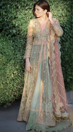 Pakistani Bridesmaids Outfits, Pakistani Bridesmaids, Beautiful Pakistani Dresses, Pakistani Bridal Dresses, Simple Pakistani Dresses, Designer Party Wear Dresses, Pakistani Bridal Wear