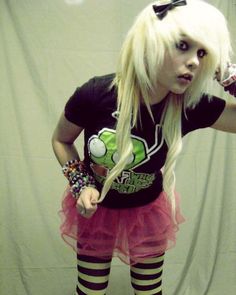 Scenecore Fashion, Amber Katelyn Beale, Scene Girl Fashion, Scene Emo Fashion, Scene 2000s, Emo People, 2000s Scene, Scene Goth, Emo Scene Hair