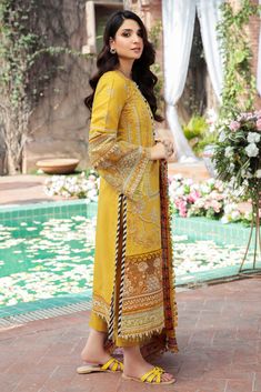 Ramsha Khan, Lawn Dress Design, Salwar Kameez Pakistani, Heavy Dupatta, Eid Dress, Eid Party, Feminine Elegance, Lawn Dress, Eid Dresses