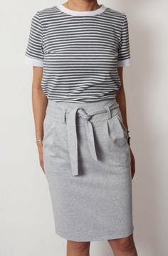 Short 100% cotton skirt. High waist with pleats and removable binding strap, covered zip at the back. Pockets on the sides. Perfect for both heels and sneakers. Size (total length / waist / hips) US ---- UK --- EU/DE 4 ----- 6 --- 34/XS (56/68/86) 6 ------ 8 ----- 36/S (56/72/90) 8 ----- 10 ---- 38/M (57/76/94) 10 ---- 12 ---- 40/L (59/80/98) 12 ----- 14 --- 42/XL (59/84/102) dimensions in cm. 100% cotton made in Poland Are you interested in a different color or size write to us Production metho Cotton Tie Waist Skirt For Spring, Cotton Skirt With Tie Waist For Spring, Cotton Pleated Skirt With Pockets And Relaxed Fit, Chic Cotton Skirt With Tie Waist, Cotton Pleated Skirt With Pockets, Cotton Skirt With Tie Waist For Day Out, Cotton Gathered Skirt For Day Out, Summer Cotton Pleated Skirt For Work, Casual Workwear Skirt With Tie Waist