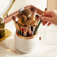 Rotating Makeup Brush Storage Organizer - Ikorii Effortless Makeup, Brush Sizes, Rangement Makeup, Clear Makeup Organizer, Make Up Storage, Lipstick Organizer, Makeup Storage Organization, Makeup Brush Organization, Makeup Brush Storage