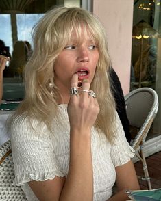 Sara Svalberg (@sarasvalberg) • Instagram photos and videos 70s Fringe Hair, Hair Cut Blonde, Cool Tone Blonde, 70s Fringe, Bangs Wispy, Blonde Fringe, Fringe Hair, Bangs Hairstyle, Blonde Bangs