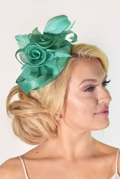 This vintage-inspired fascinator is as timeless as a fairytale. Let your personality add life to its floral center and ribbon loop accents. It's round base and slip-on headband will allow you to look flawless and enjoy any event with ease! - Easy wear headband - Round sinamay base Turquoise Bridesmaid, Historical Hats, Tea Bridal Shower, Curled Hair, Simple Wedding Hairstyles, Hats And Fascinators, Kentucky Derby Hats, Up Dos, Fascinator Hats