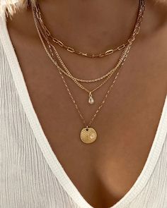 Trendy Necklaces Jewelry Trends, Necklace Stacks, Headpiece Jewelry, Gold Coin Necklace, Looks Street Style, Gold Choker Necklace