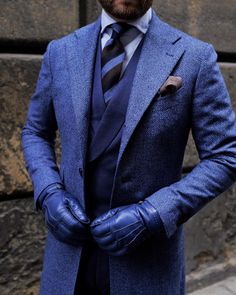 Pictoturo A Man In A Suit, Man In A Suit, Italy Outfits, Fashion Suits For Men, Men Formal, Sharp Dressed Man, Suit Style, Mens Fashion Suits, Well Dressed Men