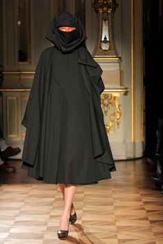 La Sayona CAPE Oversized Cape For Layering, Cape Runway, Elegant Cape-shaped Kaftan, Oversized Knit Cape, Black One-size Cape Outerwear, Nun Dress