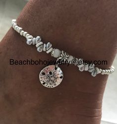 This beautiful ankle bracelet for women is made with silver glass beads, white natural shell beads, white glass beads, and a silver sand dollar charm. Beach Anklet comes in several sizes, just choose your size from the drop down menu at checkout. Ankle Braclets, Anklets Beaded, Beaded Suncatchers, Turtle Anklet, Ankle Bracelets Boho, Anklets Diy, Starfish Anklets, Star Anklet, Jewelry Anklets