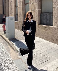 How To Wear Jewelry With Dresses, Asian Office Outfit, Work Outfits With Black Pants, Korean Ulzzang Outfits, Asian Work Outfit, Kdrama Outfits Women Rich, Work Outfits Women Korean, Asian Style Outfits, Korean Work Outfit