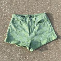 Wild Fable Mom Shorts Size 28 High Rise Never Worn Green Breathable Athletic Shorts, Green High Waist 2-in-1 Athletic Shorts, Green Athletic Fit 2-in-1 Shorts, Wild Fable Crop Top, Wild Fable Jeans, Checkered Shorts, Size 28 Jeans, Wild Fable, Mom Shorts