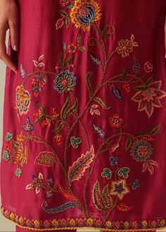 Salwar Suit Ideas, Nadia Farooqui, Floral Embroidery Designs, Simple Suit, Fashion And Textiles, Embroidery Fashion Detail, Zardosi Work, Embroidery Dresses, Printed Linen Fabric