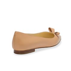 Our pointed-toe flat in sand calf, topped with our signature asymmetric bow. Elegant, effortless, and comfortable, this is the shoe you'll wear with everything. Sarah Flint, Unique Bows, Virtual Fashion, Elegant Shoes, High Quality Shoes, Shopping Spree, Luxury Shoes, Classic Style, Loafers