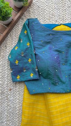 Kalamkari Blouses, Checked Saree, Mirror Work Saree Blouse, Marriage Saree, Maggam Blouse Designs, Blouses Pattern, Handwork Blouse