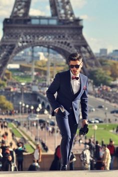 (1) Tumblr Blue Suit Bow Tie, A Man In A Suit, Style College, Man In A Suit, Prom Suits, Traje Casual, Mens Bow Ties, The Eiffel Tower