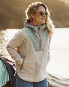 Looking for a retro vibe with modern style? You found it.The Juana Hooded Fleece has both, combining old school colour pops and style with up to date 100% Recycled Polar Fleece so you and your conscience can look and feel good.It's also super warm and cosy, perfect for those low temp days out in the wild. Cute Retro Outfits, Passenger Clothing, Fleece Jacket Outfit, Wander Outfit, Summer Road Trip Essentials, Skirt Dungaree, Surf Spray, Womens Fleece, Polar Fleece