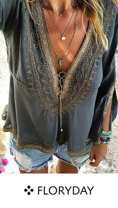 Floral casual V-neckline long sleeve blouse, floral tops, women's style, fashion. Bohemian Tops For Women, Mode Country, Long Sleeve Blouses, Bohemian Tops, Tops For Women, Look Cool, Look Fashion, Boho Outfits