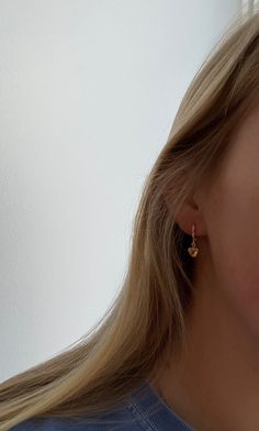 Gold Heart Huggie Hoop Earrings Heart Drop Charm Small Hoop - Etsy Dainty Heart Earrings, Simple Earrings Aesthetic, Small Dainty Earrings, Gold Dainty Earrings, Hoops With Charms, Hoop Earrings Aesthetic, Small Earrings Gold, Ear Piercing Studs, Dainty Gold Earrings