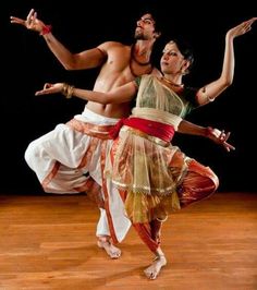 Dance Duet Poses, Tushar Kalia, Indian Dances, Indian Classical Dancer, Bharatanatyam Poses, Dance Of India, Belly Dancing Classes, Indian Women Painting, Indian Classical Dance