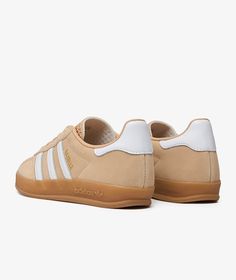 Discover the timeless style and heritage of adidas with the Women's Gazelle Indoor. This classic and retro silhouette from the adidas Gazelle collection is perfect for Fall/Winter 2024. The beige colorway adds a touch of sophistication to your outfit, making it a versatile choice for any occasion. Whether you're hitting the streets or lounging at home, these sneakers will elevate your look effortlessly. Step up your shoe game with the adidas Women's Gazelle Indoor, available now at SVD. Women's Handball, Adidas Samba Og, Adidas Sneakers Women, Sneakers Adidas, Weekend Brunch, Sneaker Games, Adidas Gazelle, Adidas Samba, Winter 2024