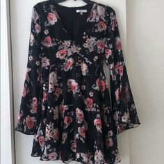 Beautiful Flower Printed Dress, Perfect For Festival Season. Has A Small Fabric Rip On The Back( See Picture) But Excellent Condition. Never Worn Flower Printed Dress, Paris Dresses, Flower Print Dress, Printed Dress, Beautiful Flower, Festival Season, Flower Prints, Beautiful Flowers, Colorful Dresses