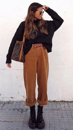 Moda Grunge, Millennials Fashion, Mode Casual, Spring Fashion Outfits, Looks Street Style, Outfit Inspiration Fall, Brown Pants, Baggy Pants, Mode Inspo