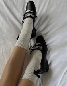 Light Academia Fashion Aesthetic, Nicole Saldana, Light Academia Fashion, Classy Wardrobe, Academia Fashion, La Rose, Wardrobe Basics, Socks And Tights