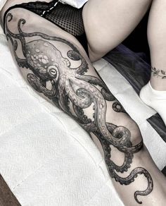 Tattoos Octopus, Floral Octopus, Tentacle Tattoo, Floral Back Tattoos, Full Leg Tattoos