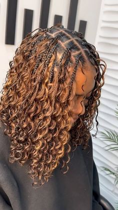 Rare Braids Hairstyles, Bob Boho Braids With Color, Honey Blond Boho Knotless Braids, Boho Knotless Braids Shoulder Length, Short Braids Black Women, Bobo Braid Hairstyles, Honey Blonde Boho Knotless Braids Bob, Boho Braids Bob, Braided Bob Hairstyles