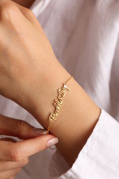 Two Name Bracelet with Heart, Dainty Family Bracelet, 2 names Bracelet, Personalized Jewelry, Anniversary Gift,Mothers Day Gift,Gift For Her * MATERIAL: High Quality Solid 925 Sterling Silver *FINISHED COLOR: Silver - Gold - Rose Gold *NECKLACE LENGHT: 5,5''-6''-6,5''-7''-7,5''-8''-8,5''-9'' (please contact us if you would like a different length) * All our jewelry is custom made by hand with Love and Care in our workshop ♡ This bracelet is the perfect gift for you loved ones. We wish you to use Personalized Adjustable Signature Jewelry, Nameplate Bracelet With Names As Gift, Custom Name Chain Bracelet For Anniversary, Nameplate Bracelets With Names For Gift, Custom Name Adjustable Chain Bracelet For Anniversary, Adjustable Chain Bracelet With Custom Name For Anniversary, Mother's Day Nameplate Bracelet With Name, Mother's Day Nameplate Bracelet With Names, Adjustable Signature Name Bracelet As Gift