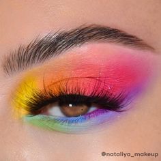 Lolla Makeup, Fade Into Hue Palette, Fade Into Hue, Rainbow Eye Makeup, Everyday Eyeshadow, Make Up Designs, Rainbow Eyeshadow, Wedding Makeup Tutorial, Pride Makeup