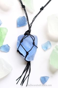 Make your own sea glass jewelry! This video tutorial teaches you how to make a macrame sea glass necklace, a fun beach party craft. Tiny Macrame, Macrame Sea, Sea Glass Jewelry Diy, Crystal Necklace Diy, Macrame Instructions, Sea Glass Diy, Arrow Heads, Beachglass Jewelry, Fun Beach